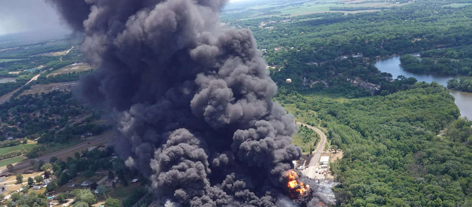 chemical fire at the plant, which produces lubricants - 俄羅斯衛星通訊社, 1920, 15.06.2021