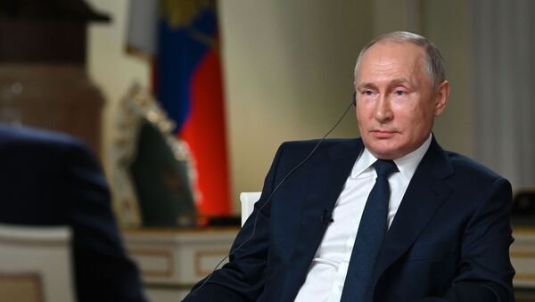 Президент РФ Владимир Путин отвечает на вопросы журналиста телекомпании NBC Кира Симмонса - 俄羅斯衛星通訊社