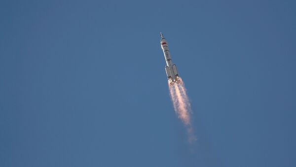 Ракета Long March-2F Y12 с космическим кораблем Shenzhou-12 и тремя астронавтами взлетает с космодрома Цзюцюань - 俄罗斯卫星通讯社