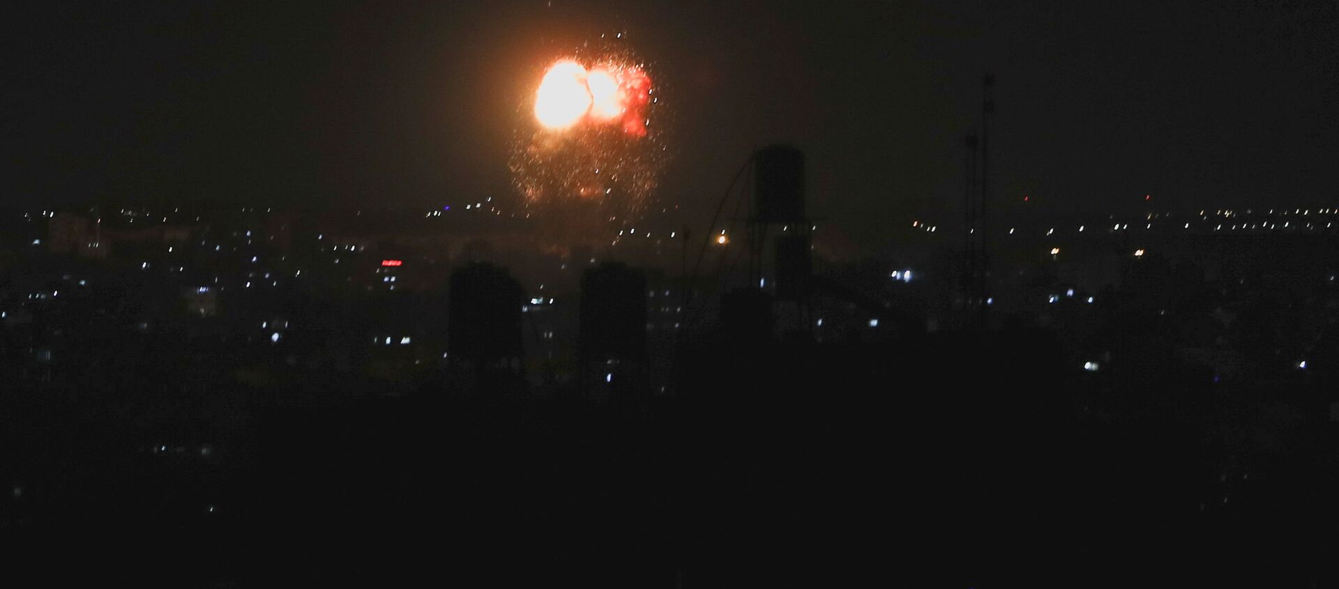 Огонь от ракетных ударов Израиля по сектору Газа - 但就是如此, 1920, 12.09.2021