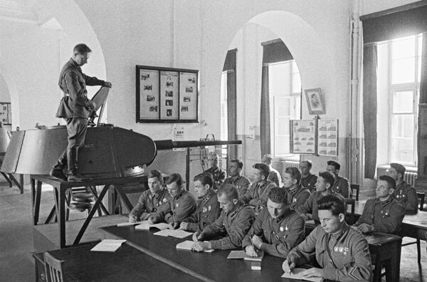1941年6月，莫斯科，战争爆发之初，斯大林机械化摩托化军事学院的毕业生。 - 俄罗斯卫星通讯社