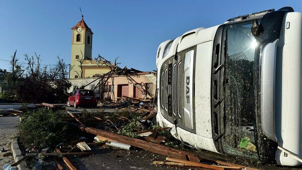 Последствия торнадо в Чехии - 俄羅斯衛星通訊社