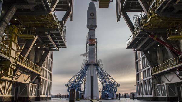 攜帶“一網”衛星的火箭已安裝在俄東方發射場發射台上 - 俄羅斯衛星通訊社