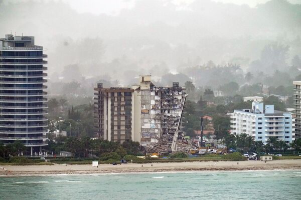 美國邁阿密倒塌公寓樓搜救行動 - 俄羅斯衛星通訊社