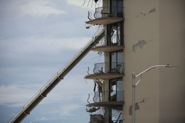 美國邁阿密倒塌公寓樓搜救行動 - 俄羅斯衛星通訊社