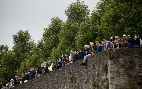 警方正在尋找製造環法自行車賽交通事故的粉絲 - 俄羅斯衛星通訊社
