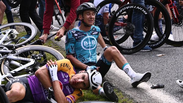 警方正在尋找製造環法自行車賽交通事故的粉絲 - 俄羅斯衛星通訊社