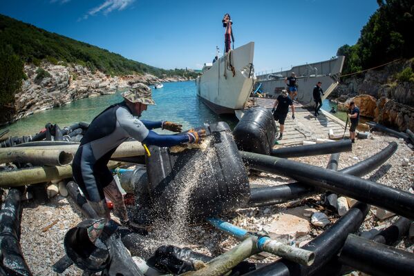 希腊伊萨卡岛海底垃圾清理工作 - 俄罗斯卫星通讯社