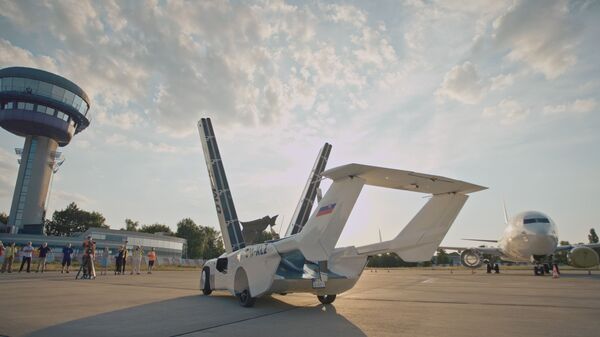 媒体：斯洛伐克一工程师研制飞行汽车 首次完成飞行80公里 - 俄罗斯卫星通讯社