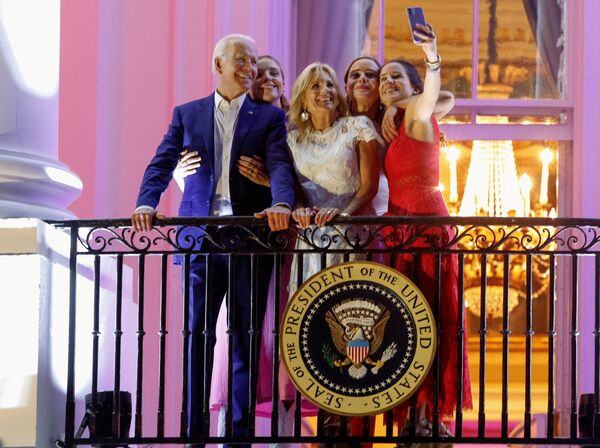美国总统拜登在华盛顿与家人共庆独立日。 - 俄罗斯卫星通讯社