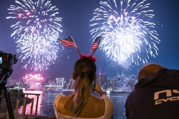纽约庆祝美国独立日时燃放的烟花。 - 俄罗斯卫星通讯社