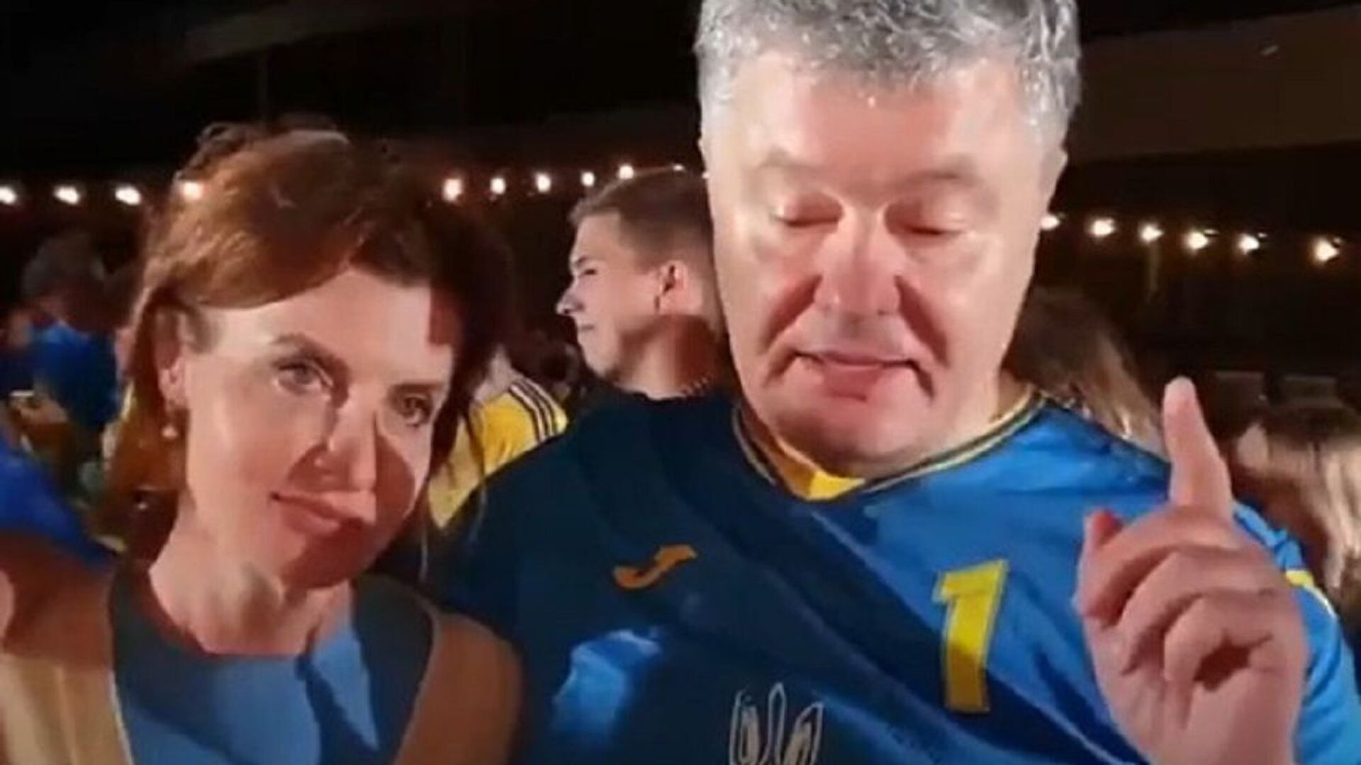 乌克兰球队在欧洲杯失利后波罗申科醉酒的视频在社交网络上传开 - 俄罗斯卫星通讯社, 1920, 05.12.2021