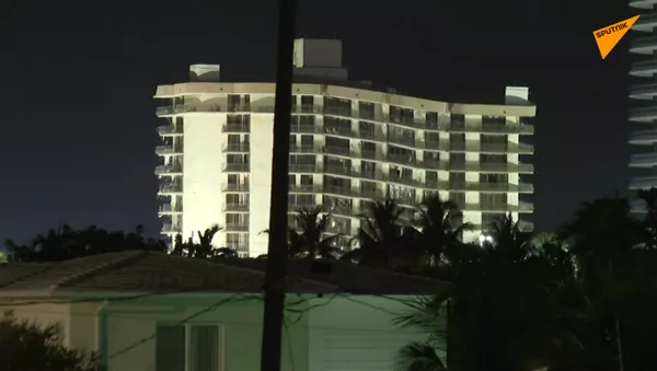 美國佛州坍塌住宅樓拆除剩餘樓體 - 俄羅斯衛星通訊社