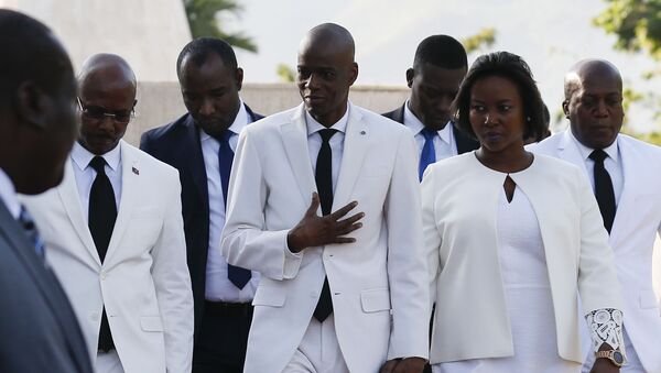 Президент Жовенель Мойз идет со своей женой Мартиной в Порт-о-Пренсе - 俄羅斯衛星通訊社