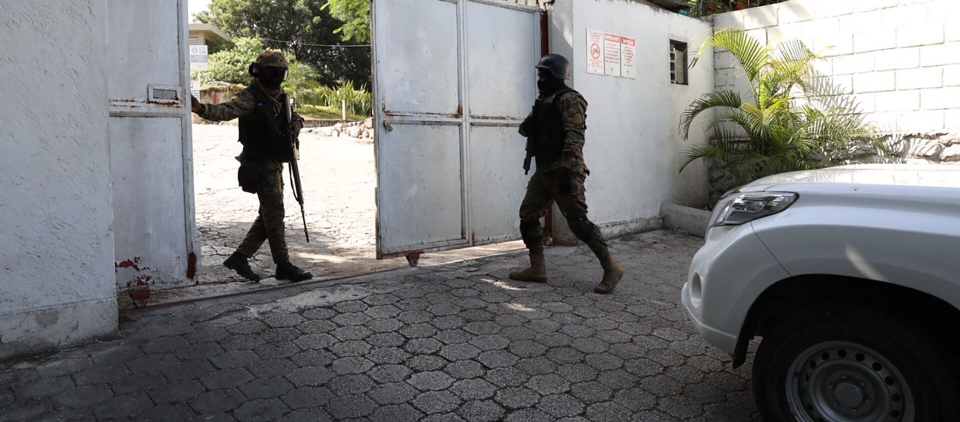 Гаитянская полиция ведет расследование нападения на резиденцию президента Гаити, в результате которой погибли президент Гаити Моис Жовенель - 俄罗斯卫星通讯社, 1920, 09.07.2021