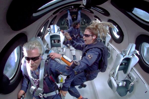 亿万富翁理查德·布兰森与维珍银河 VSS Unity 太空客机的其他乘员。 - 俄罗斯卫星通讯社