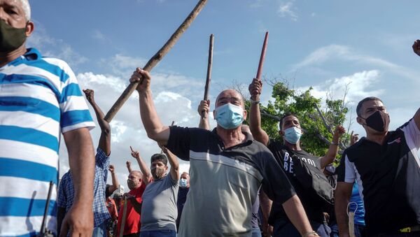 Сторонники правительства во время акций протеста в Гаване, Куба - 俄罗斯卫星通讯社