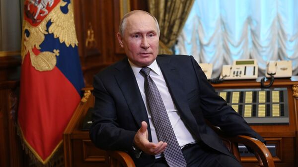  Президент РФ Владимир Путин отвечает на вопрос - 俄羅斯衛星通訊社