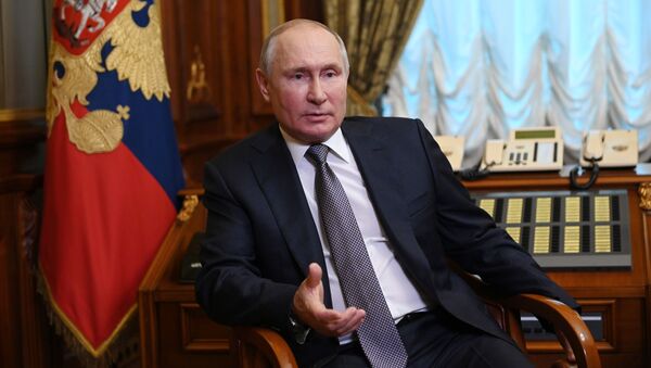  Президент РФ Владимир Путин отвечает на вопрос - 俄羅斯衛星通訊社