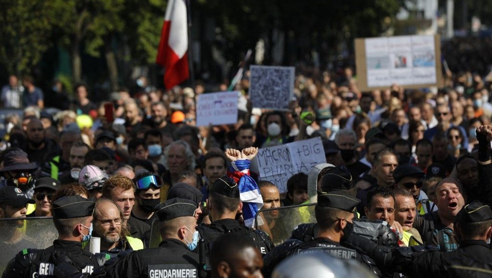 Протесты во Франции против новых ограничений в связи с COVID-19, 17 июля 2021 - 俄罗斯卫星通讯社, 1920, 21.08.2021
