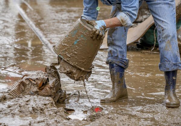 德国，洪水过后人们清理房屋的烂泥。 - 俄罗斯卫星通讯社