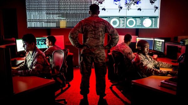 Военнослужащие 175-й группы по операциям в киберпространстве армии США на авиабазе Warfield в штате Мэриленд - 俄羅斯衛星通訊社