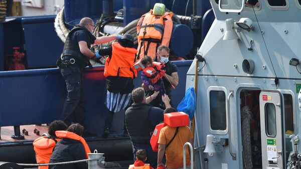 英吉利海峽移民船傾覆，至少3人遇難 - 俄羅斯衛星通訊社