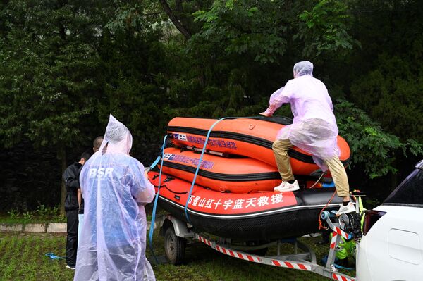 救援人员启程奔赴河南灾区。 - 俄罗斯卫星通讯社