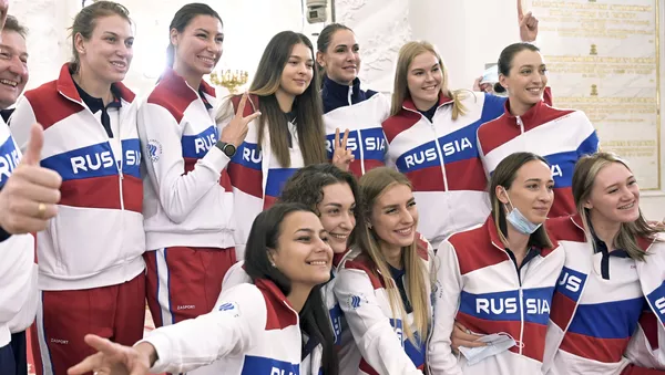 Члены олимпийской сборной России позируют для общей фотографии после встречи с президентом России Владимиром Путиным перед летними Олимпийскими играми в Токио в Москве, Россия - 俄羅斯衛星通訊社