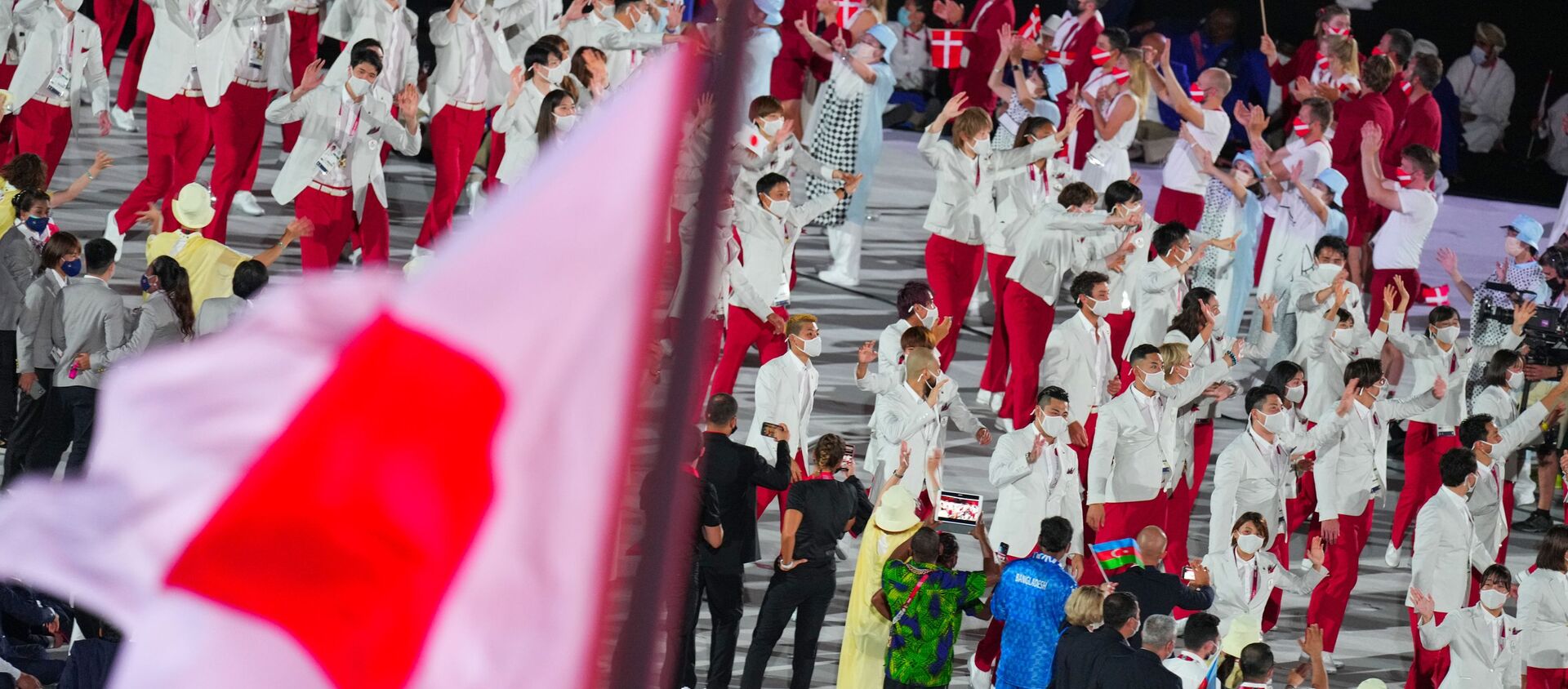 Спортсмены сборной Японии во время парада атлетов на церемонии открытия XXXII летних Олимпийских игр в Токио. - 俄羅斯衛星通訊社, 1920, 25.07.2021