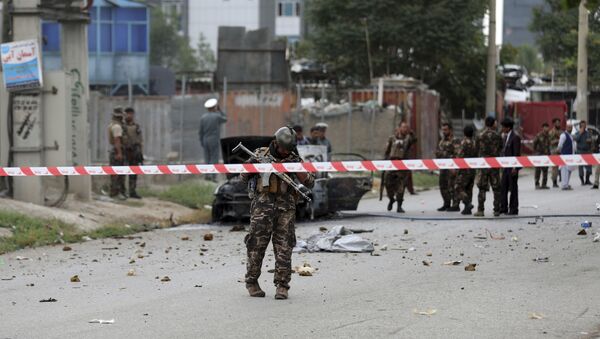 Сотрудники афганских сил безопасности на месте ракетного удара в Кабуле - 俄羅斯衛星通訊社