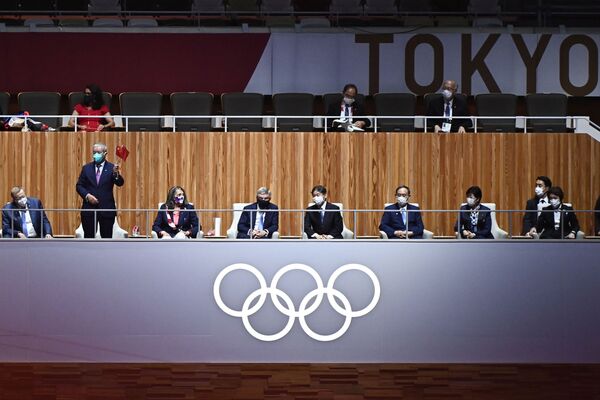 Члены МОК на церемонии открытия Олимпийских игр 2020 года в Токио - 俄罗斯卫星通讯社