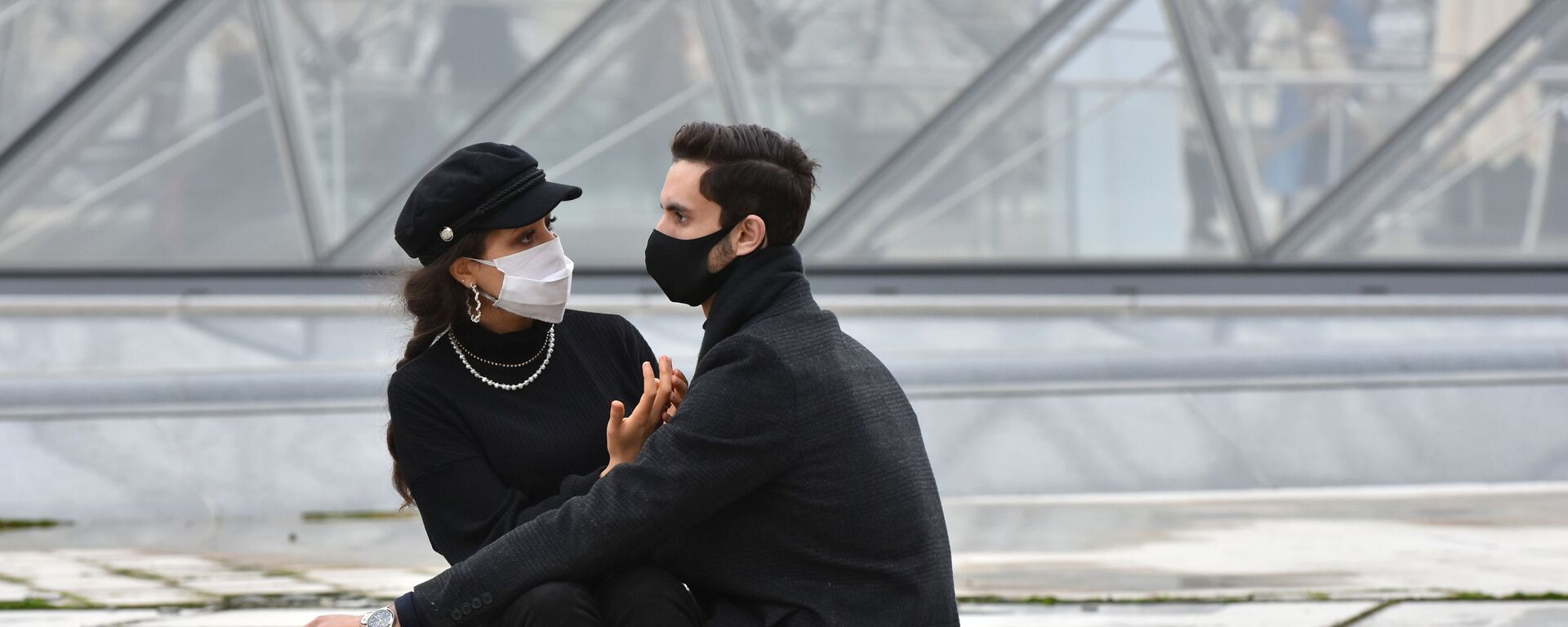 Молодые люди в масках в Париже - 俄罗斯卫星通讯社, 1920, 17.01.2022