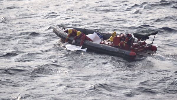 Китайские спасатели в море - 俄罗斯卫星通讯社