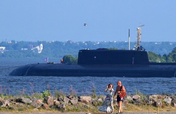 海軍節前夕停泊在喀琅施塔得的“鷹”號潛艇 - 俄羅斯衛星通訊社