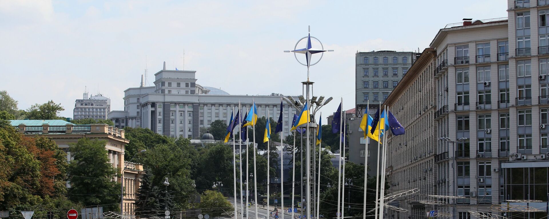 Эмблема НАТО на Европейской площади в Киеве - 俄罗斯卫星通讯社, 1920, 12.11.2021