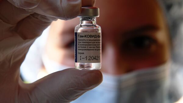 Медицинский работник во время проведения выездной вакцинации - 俄羅斯衛星通訊社