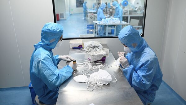 Рабочие делают маски на фабрике Naton Medical Group в Пекине - 俄羅斯衛星通訊社