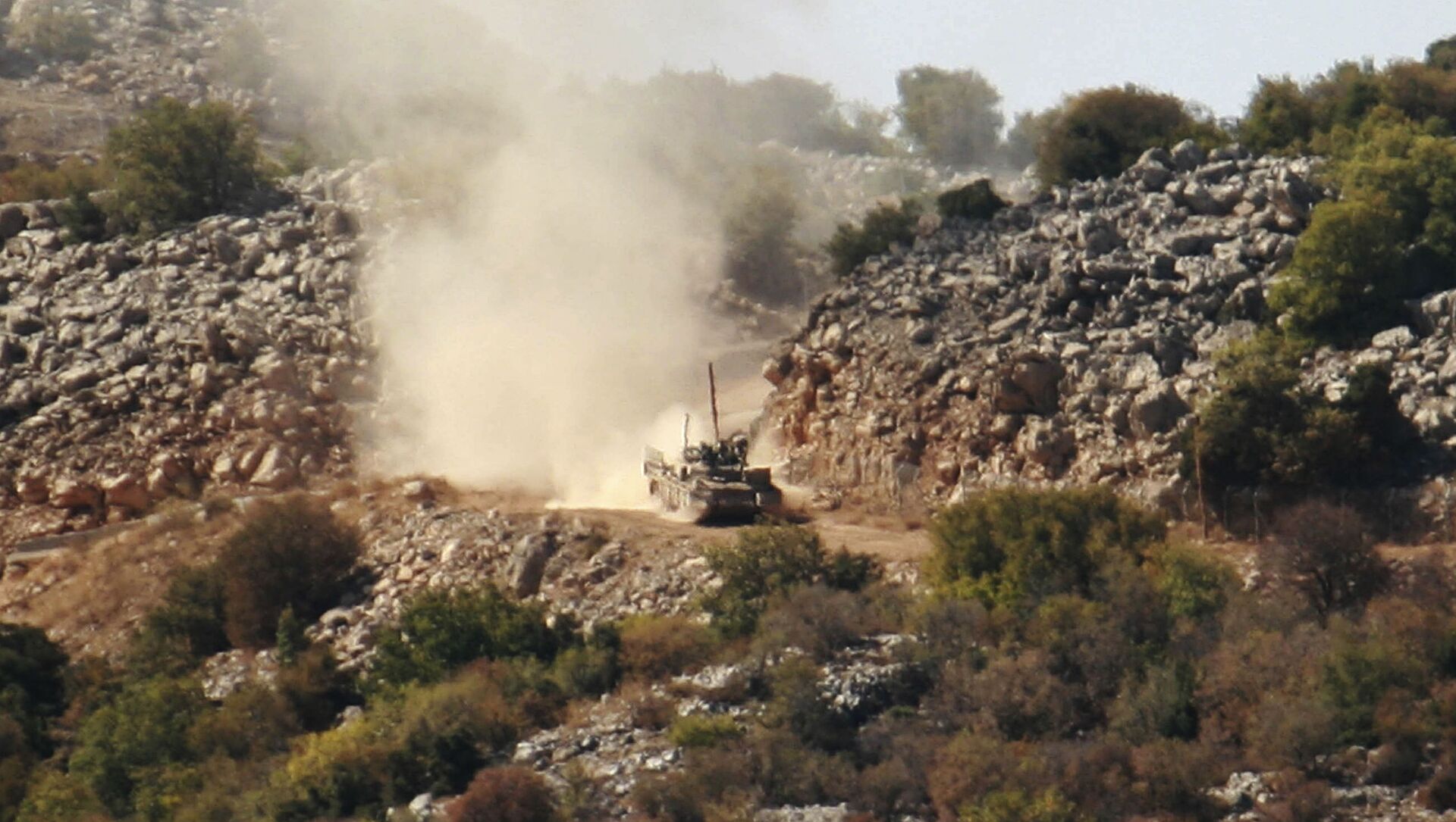  An Israeli army tank patrols during an investigation by the U.N. peacekeepers and Lebanese army soldiers near the site where Hezbollah attacked on Tuesday an Israeli patrol, in the hills of Kfar Shouba village, near the Israeli-occupied Shebaa farms, southern Lebanon, on Wednesday Oct. 8, 2014. Israel fired toward Hezbollah positions in southern Lebanon on Tuesday after the Shiite guerrillas set off an explosion along the tense border that wounded at least two Israeli soldiers, in the most serious incident between the two countries in months. Hezbollah issued a statement on the group’s Al Manar TV station claiming responsibility for the blast in Shebaa on Tuesday, saying it targeted an Israeli patrol - 俄罗斯卫星通讯社, 1920, 06.08.2021