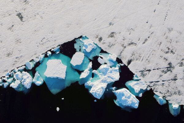 格林兰海中的冰山碎片。 - 俄罗斯卫星通讯社