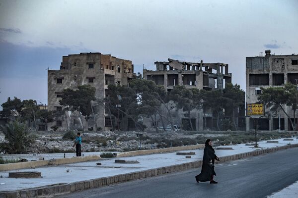 在叙利亚拉卡拍摄的被毁坏的房屋。 - 俄罗斯卫星通讯社