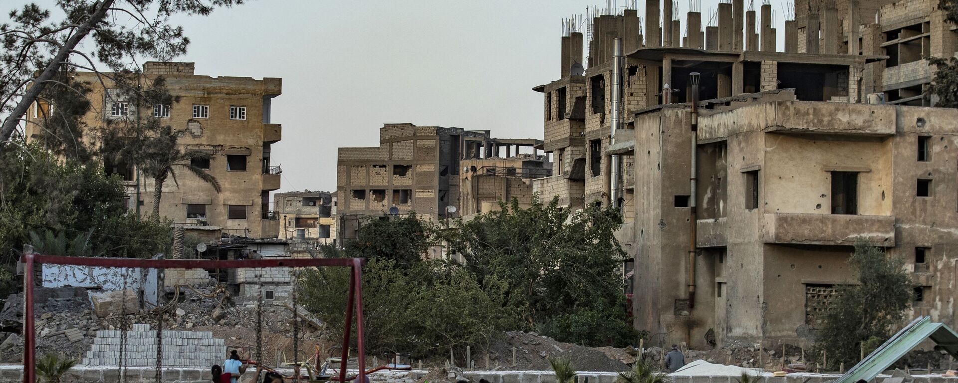 Разрушенные дома в освобожденной Эр-Ракке в Сирии - 俄罗斯卫星通讯社, 1920, 12.11.2021