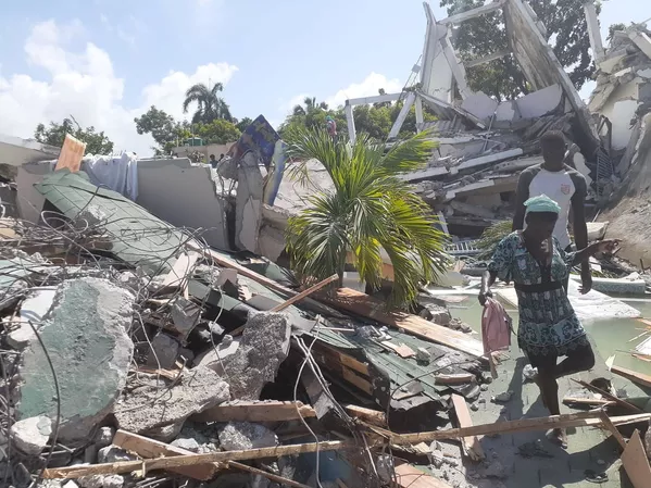 地震中被毀壞的建築物。 地震中被毀壞的建築物。 - 俄羅斯衛星通訊社