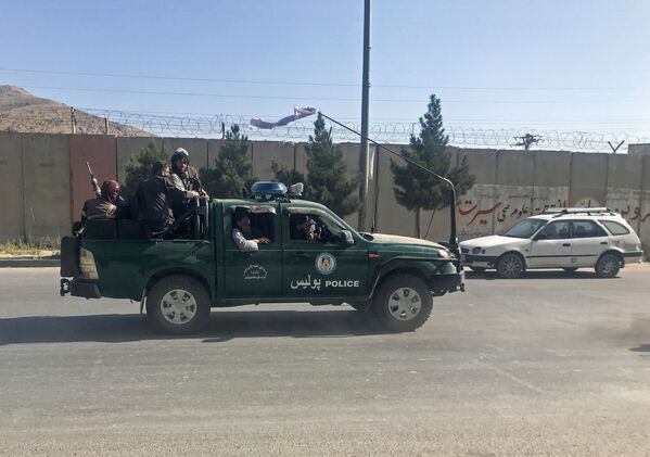 喀布爾街頭的塔利班武裝分子。 - 俄羅斯衛星通訊社