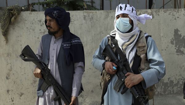 路透社報道稱，塔利班正在沒收喀布爾民眾手上的武器 - 俄羅斯衛星通訊社