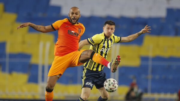 土耳其足球運動員賽場上起內訌 一球員暴揍隊友 - 俄羅斯衛星通訊社