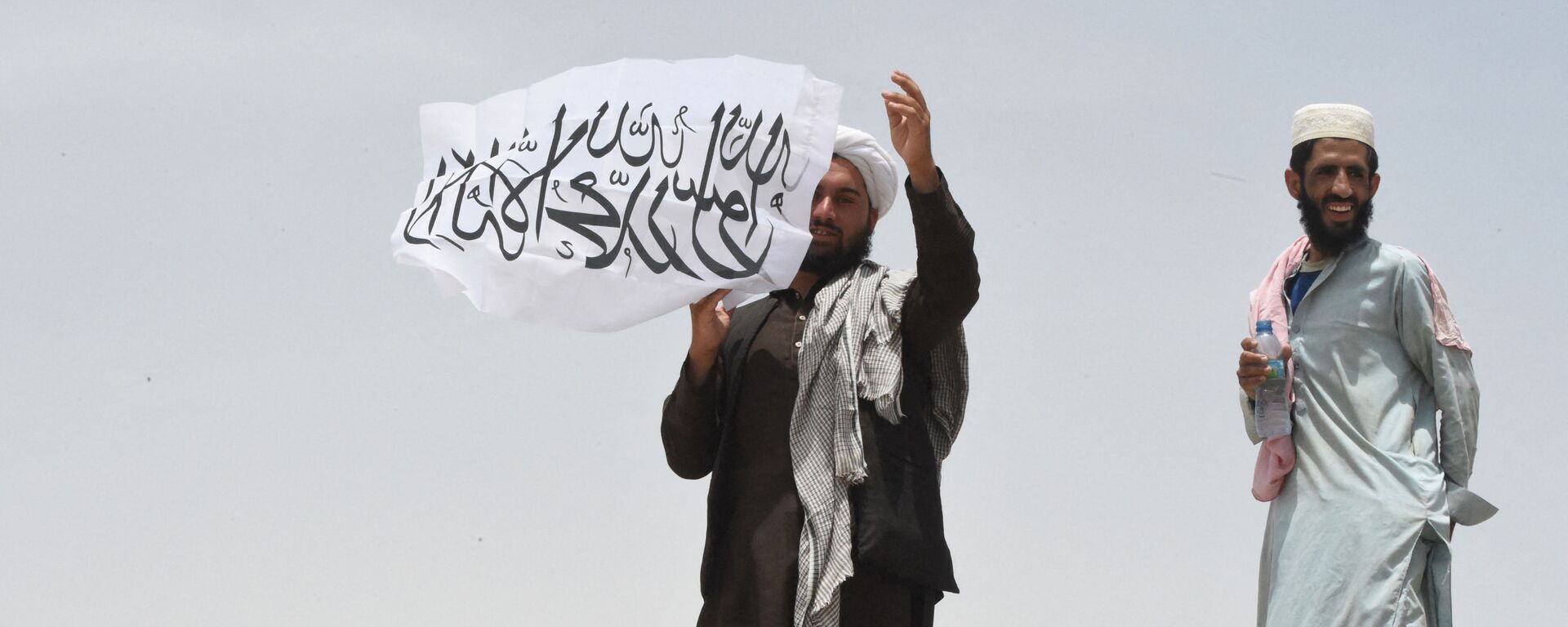 Мужчина с флагом Талибана* - 俄罗斯卫星通讯社, 1920, 21.08.2021