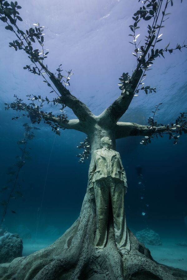 塞浦路斯阿伊納帕市Musan水下雕塑博物館雕像群。 - 俄羅斯衛星通訊社