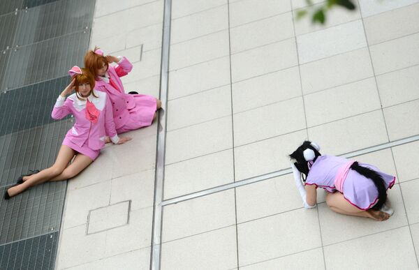 角色扮演愛好者在萊比錫的書展上合影，德國  - 俄羅斯衛星通訊社