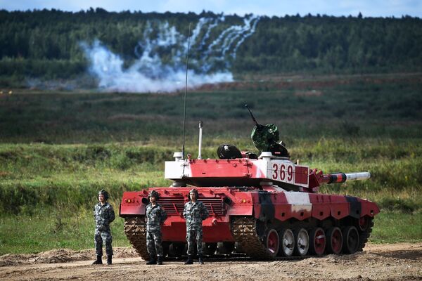 “2021坦克兩項比賽”的坦克機組成員比賽時中國軍團的坦克機組人員 - 俄羅斯衛星通訊社